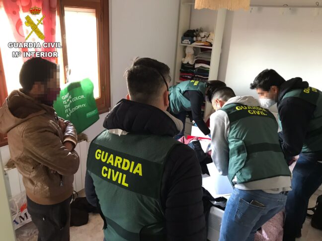 La Guardia Civil detiene a dos personas que se aprovechaban de la situación de vulnerabilidad de inmigrantes a los que empleaban en explotaciones agrícolas