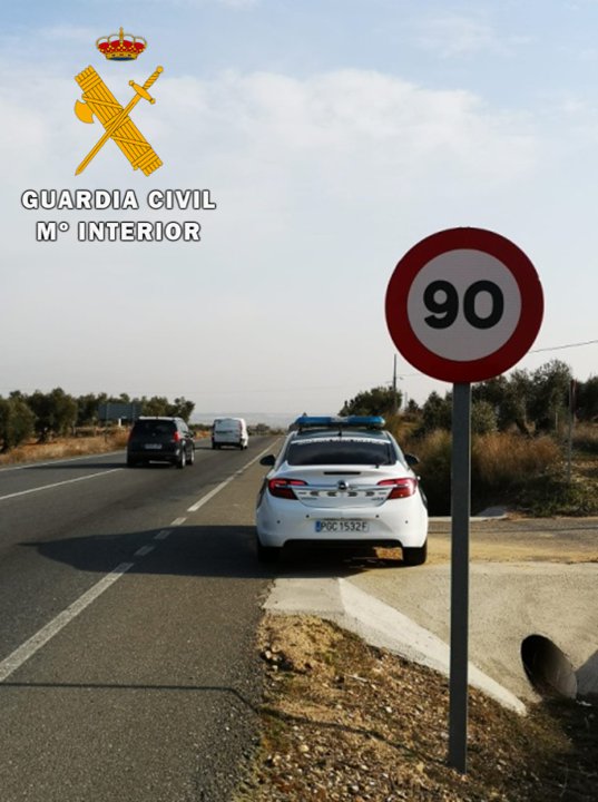 Investigada una conductora que conducía un vehículo a 205 km/h