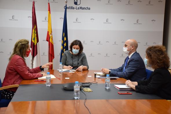 Banco Santander traslada al Gobierno regional su propuesta para anticipar la financiación a las empresas en las convocatorias estatales de los fondos Next Generation