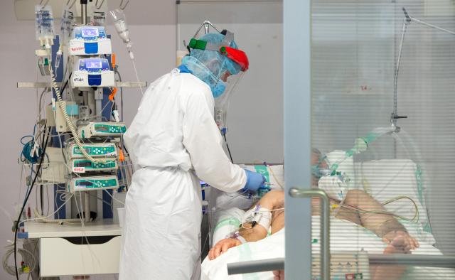 El Coronavirus deja en esta jornada 1 fallecido en la provincia de Cuenca y 8 nuevos contagios, desciende el número de pacientes ingresados tanto en cama convencional como en uci