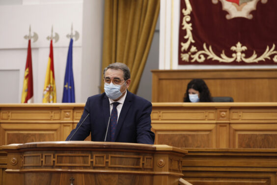 Las Cortes regionales reconocen los esfuerzos de profesionales, población y Gobierno regional durante el primer año de pandemia