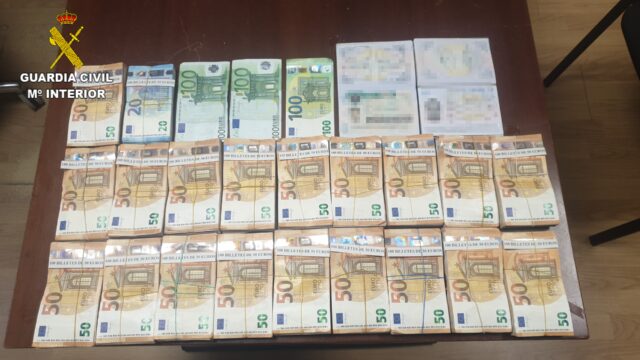 La Guardia Civil interviene 95.000 euros a dos ciudadanos de origen libio al no poder justificar su lícita procedencia
