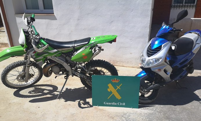 La Guardia Civil detiene a dos menores que sustrajeron dos motocicletas en Consuegra