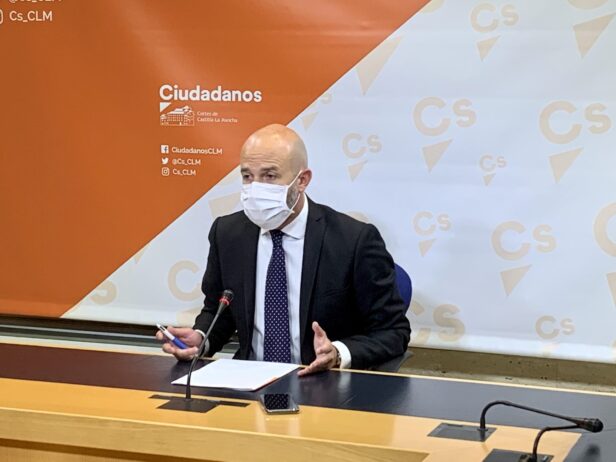 Ciudadanos denuncia la enésima promesa incumplida de García-Page: Miles de mayores de 80 años siguen sin vacunar
