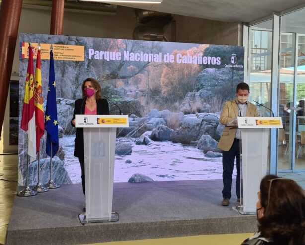 Teresa Ribera y Emiliano García-Page acuerdan  culminar las negociaciones para el traspaso de  competencias de los parques nacionales de  Cabañeros y Tablas de Daimiel