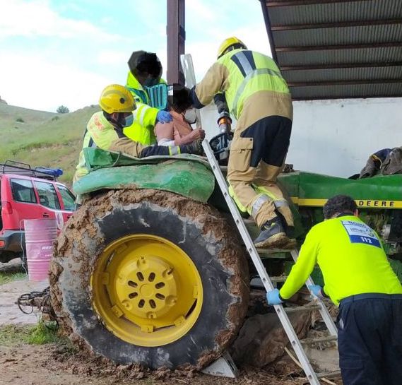 Un hombre resulta herido tras volcar el tractor con el que trabajaba en Barajas de Melo