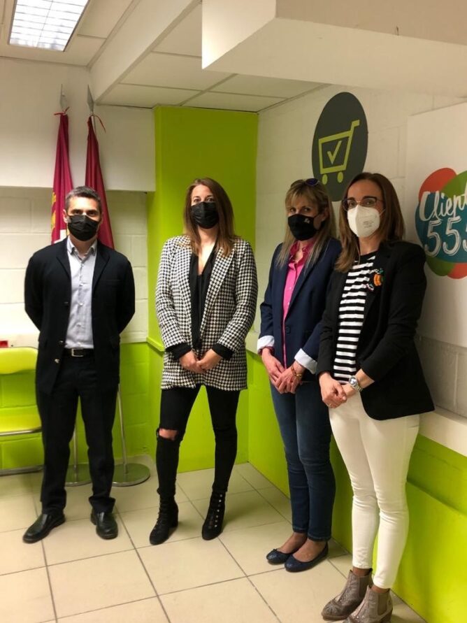La Asociación de Mujeres empresarias y Carrefour estudiarán futuras colaboraciones