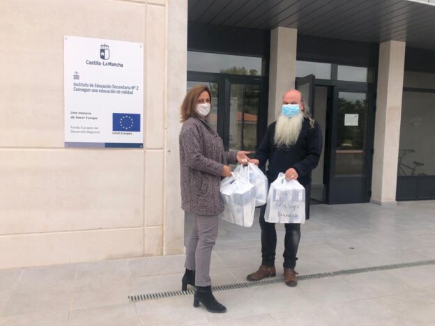 La Junta entrega a los centros educativos de la provincia de Cuenca alrededor de 300.000 mascarillas quirúrgicas para docentes y personal no docente