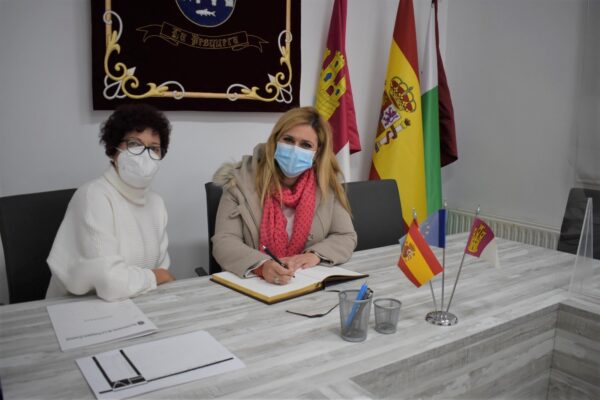 La Junta y el Ayuntamiento de La Pesquera acometen la modernización y mejora del centro educativo de la localidad