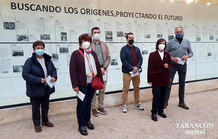 «Buscando los orígenes, proyectando el futuro» título de la exposición que se ha inaugurado en el escaparate del Auditorio Municipal de Tarancón