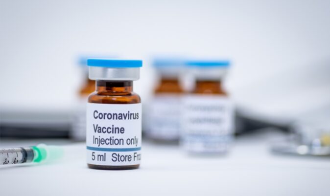 Los farmacéuticos insisten en la calidad, seguridad y eficacia de todas las vacunas para la COVID-19