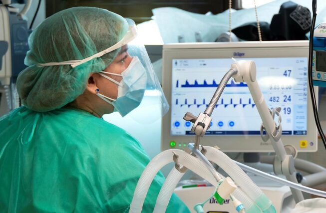 Cuenca registra 299 nuevos contagios Covid desde el viernes, hay 11 pacientes ingresados en cama convencional y 2 en cuidados intensivos