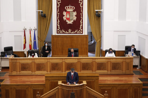 El Pleno arranca con apoyos unánimes al sector del calzado y a la donación de vacunas para los países en vías de desarrollo
