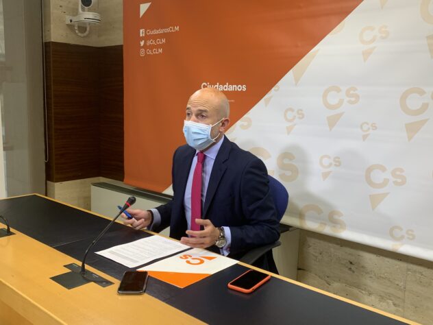 Zapata (Cs) achaca fallos al Gobierno por no contar con el colectivo de veterinarios para vacunar en Castilla-La Mancha: “Tenemos los recursos, pero no se utilizan”