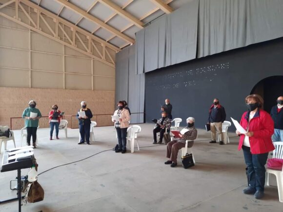 La Coral Malena ensaya en el Centro Escénico San Isidro, ante los próximos compromisos pos Covid, tras levantarse el Estado de Alarma y limites perimetrales