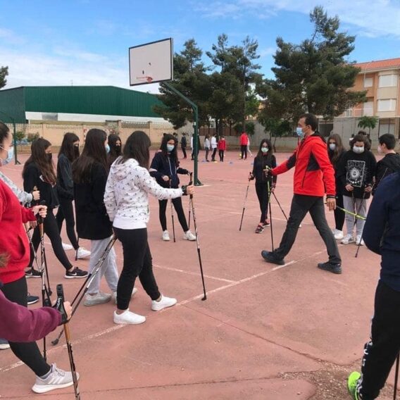 La Marcha Nórdica, otra actividad del Proyecto Escolar Saludable del IES La Hontanilla de Tarancón, con una gran aceptación por parte del alumnado