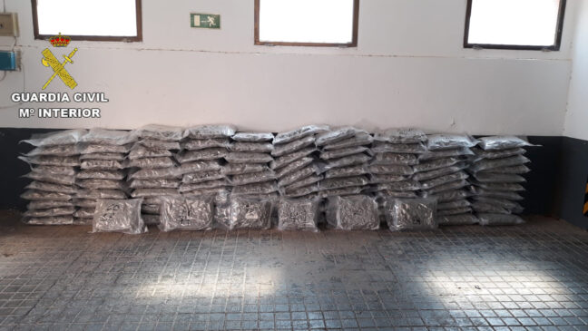 La Guardia Civil incauta 121 kilos de marihuana en un control policial en la A-4