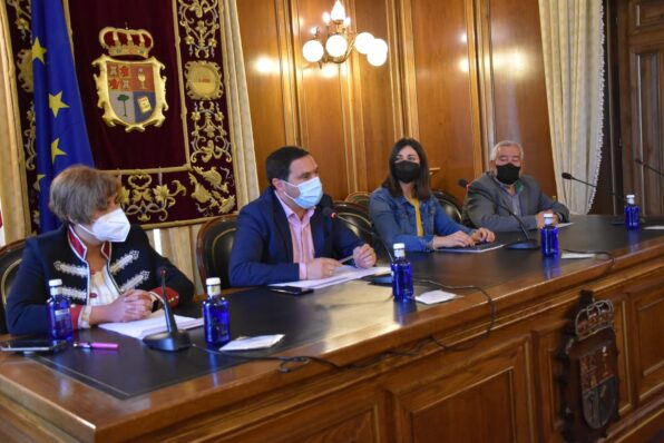 La Diputación de Cuenca y UDP presentan un proyecto para acabar con la brecha digital entre las personas mayores