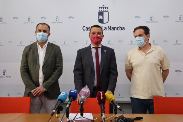 Castilla-La Mancha contará con la tercera denominación de origen compartida con Murcia, la Nuez de Nerpio, en un mes aproximadamente