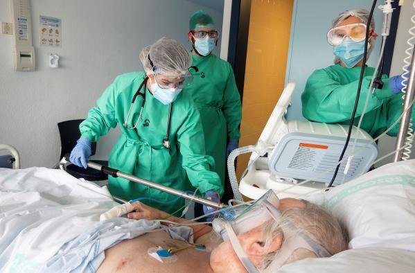 Disminuye el número de pacientes ingresados por Covid en la provincia de Cuenca a 8 frente a los 12 de ayer, aunque aumenta el de nuevos contagios hoy 18