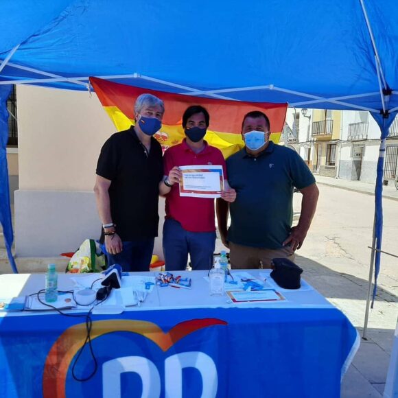 El PP continúa su campaña de recogida de firmas en la comarca y provincia en contra de los indultos de los presos independentistas catalanes