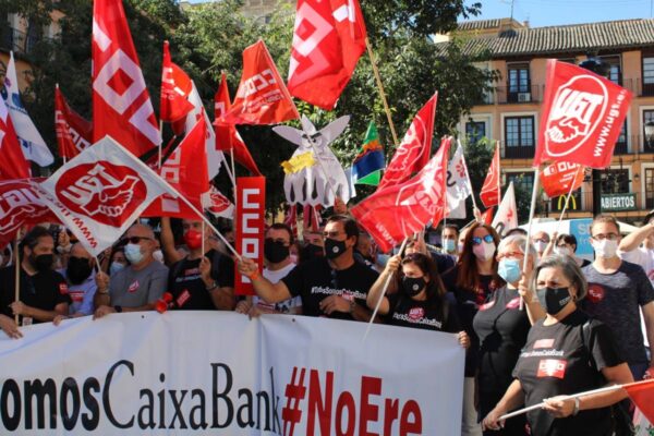 UGT insiste en que los sindicatos no aceptarán salidas forzosas en el ERE de CaixaBank