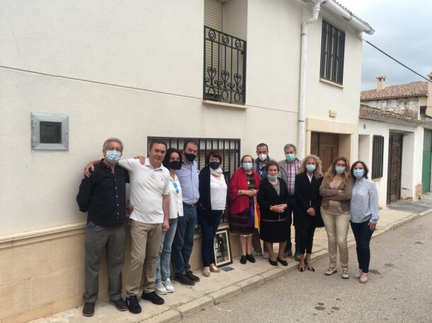 La ARMHCUENCA colocaba una placa en Olmeda del Rey en el domicilio donde vivió Alfredo Ruescas deportado a Mathausen