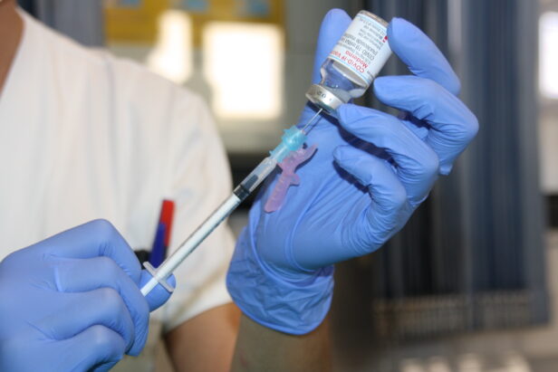 El 63,1 por ciento de las personas de entre 12 y 19 años ya ha recibido una dosis de la vacuna contra el COVID-19 en Castilla-La Mancha