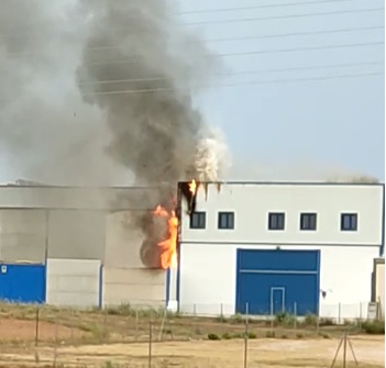 Incendio en una de las naves industriales cerca del Centro de Especialidades de Tarancón