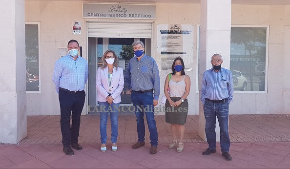 Diputados y concejales del PP han visitado hoy en Tarancón Centros de Estética y Peluquerías