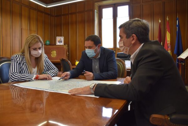 La Diputación de Cuenca y la Junta repasan el comienzo de las actuaciones del convenio que actuará en 31 caminos forestales