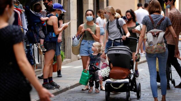 El Gobierno aprueba la flexibilización del uso  de la mascarilla en espacios exteriores