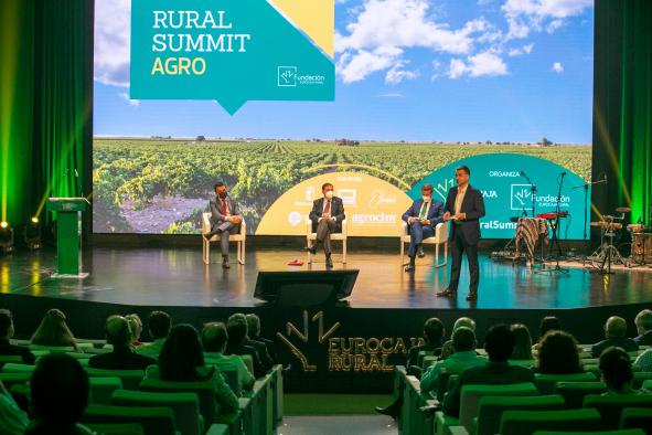 La incorporación de jóvenes al campo es un objetivo “irrenunciable” de Castilla-La Mancha que solicita una PAC donde “sean referente”