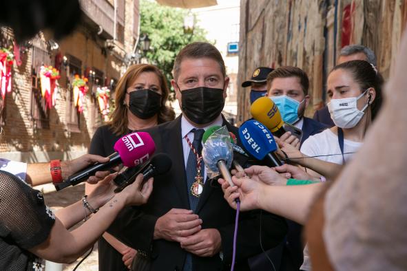 Emiliano García-Page recuerda, en el día de Corpus Christi, a todas aquellas personas que, con su trabajo, “han puesto pie en pared al virus”