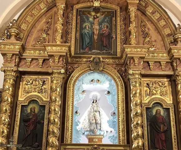 Los niños y niñas que han recibido la Primera Comunión en las ultimas semanas, tampoco podrán besar el manto de la patrona en su altar del Santuario, por segundo año consecutivo.