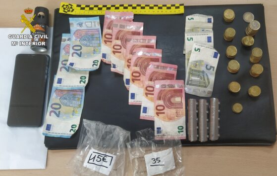 La Guardia Civil detiene a dos hombres minutos después de robar con violencia en un salón de apuestas de Villacañas