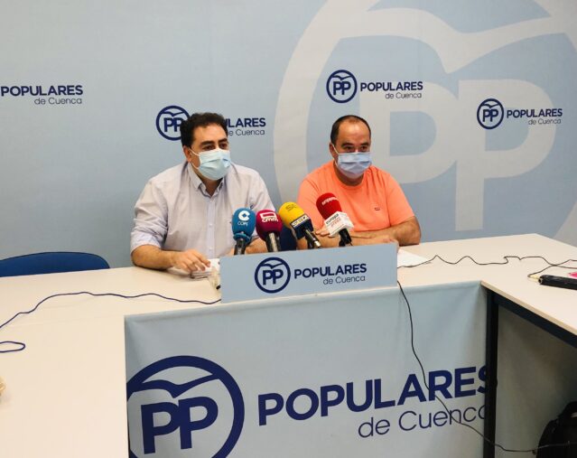 El PP insiste en que Adif no puede liberar terrenos a cambio de cerrar el tren y reclama las inversiones en la línea que durante décadas no se han realizado