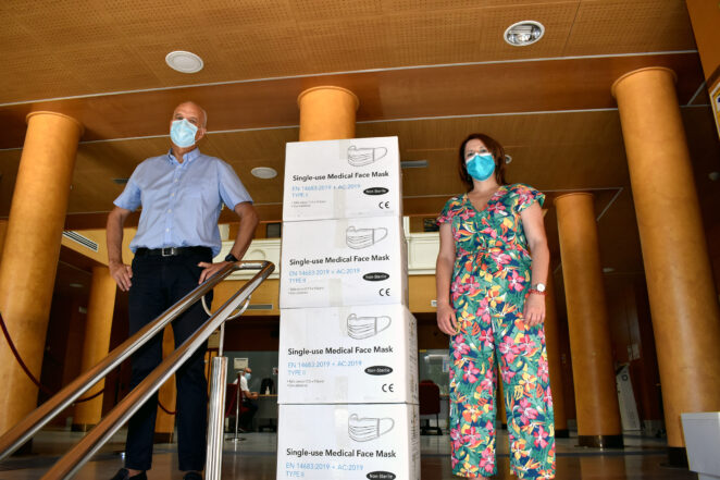 La Subdelegación del Gobierno en Cuenca ha iniciado el reparto de 90.000 mascarillas quirúrgicas para distribuir entre entidades locales y entidades sociales