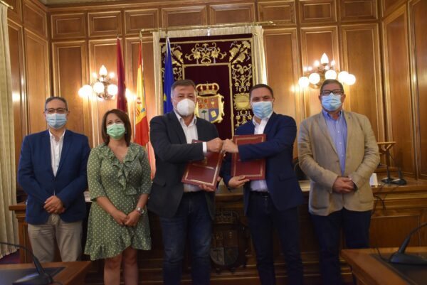 La Diputación y el Ayuntamiento de Cuenca desbloquean el convenio de bomberos después de una década