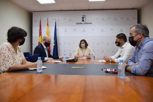 El Gobierno regional y los sindicatos CCOO y UGT trabajan de manera conjunta para devolver la actividad industrial a la planta de Siemens en Cuenca