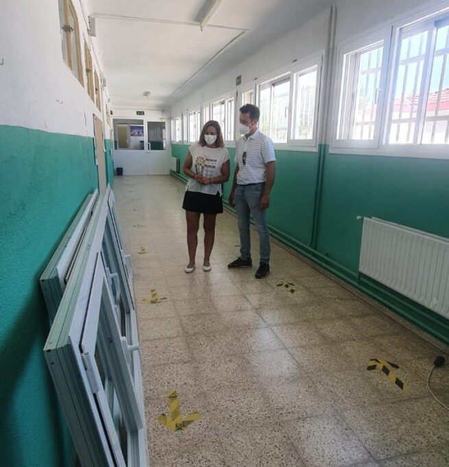 La Junta destina alrededor de 60.000 euros a la mejora de las carpinterías y la cubierta del colegio público de Carrascosa del Campo