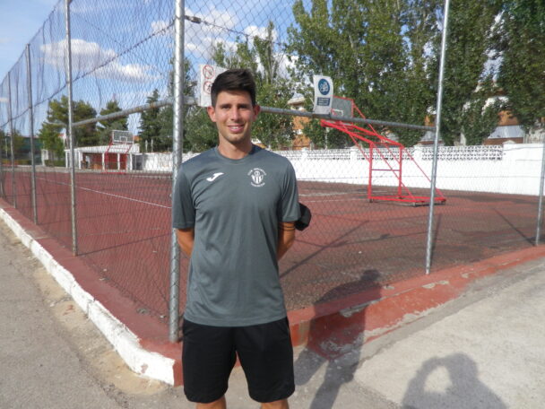 Adrian Algarra, debuta como entrenador en Tercera Division con el CD Tarancón.