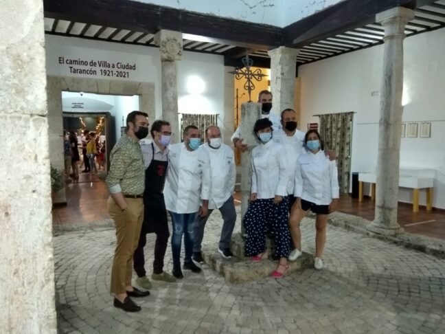 El patio de Casa Parada de Tarancón acogía este domingo un showcooking benéfico para la investigación de la ELA con la participación de Fran de Master Chef