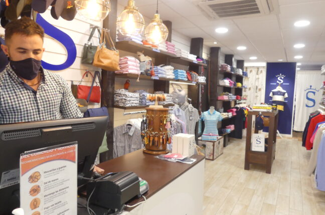 La Asociación de Comercio señala que las empresas asumen la subida de la luz sin repercutir a sus clientes