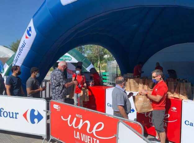 Carrefour entrega más de 1.000 desayunos en Cuenca