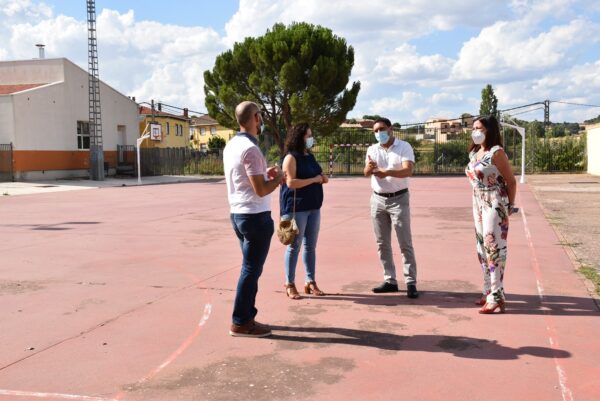 La Diputación y el Ayuntamiento de Sotos están invirtiendo 84.000 euros en la pista de pádel, la piscina y el polideportivo