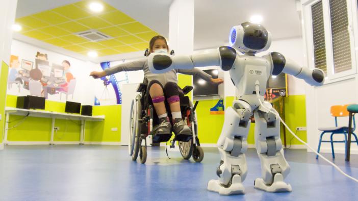 El Hospital Nacional de Parapléjicos experimenta con la robótica social aplicada a la neurorrehabilitación de niños con lesión medular