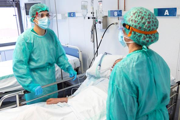 Cuenca registra hoy 42 nuevos contagios Covid, 20 menos que ayer, hay 17 pacientes en cama convencional y 1 se mantiene en cuidados intensivos en una jornada sin fallecidos