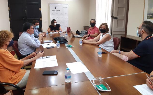 Gobierno regional y Asociación de Hosteleros de Albacete colaborarán para fomentar la cultura y gastronomía en la Feria de Artes Escénicas y Musicales de Castilla-La Mancha