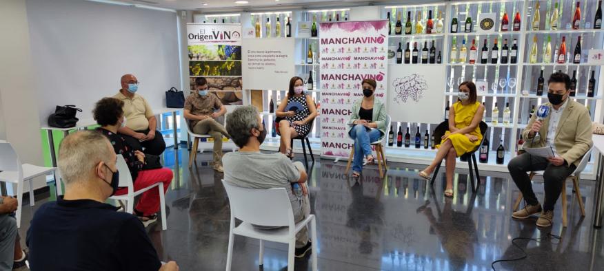 El Gobierno regional refuerza la apuesta por el enoturismo y prevé la certificación de las ‘Rutas del Vino’ de las DO Méntrida y Uclés para los próximos meses